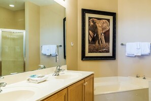 Combined shower/bathtub, jetted bath, towels, soap -  Condo-Dunes of Seagrove- 204C-7500 Square Foot Pool (Santa Rosa Beach)