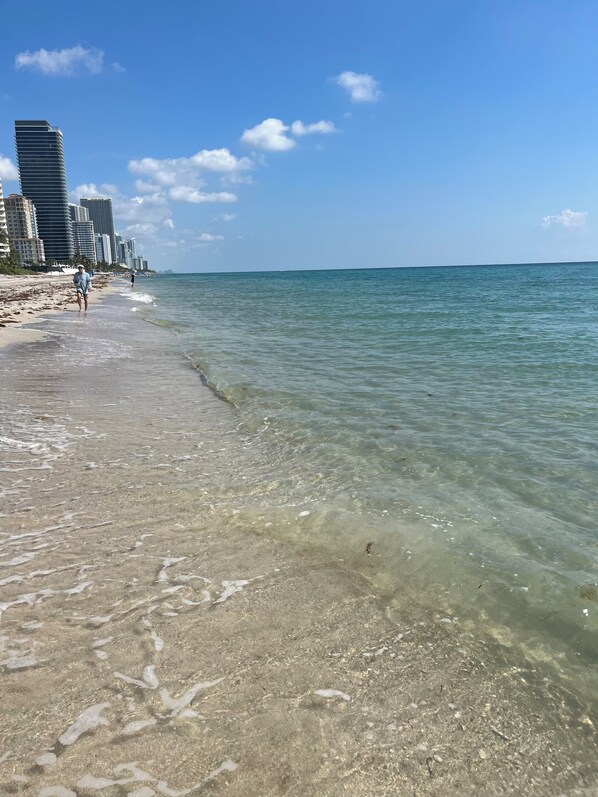 海灘、躺椅、沙灘巾