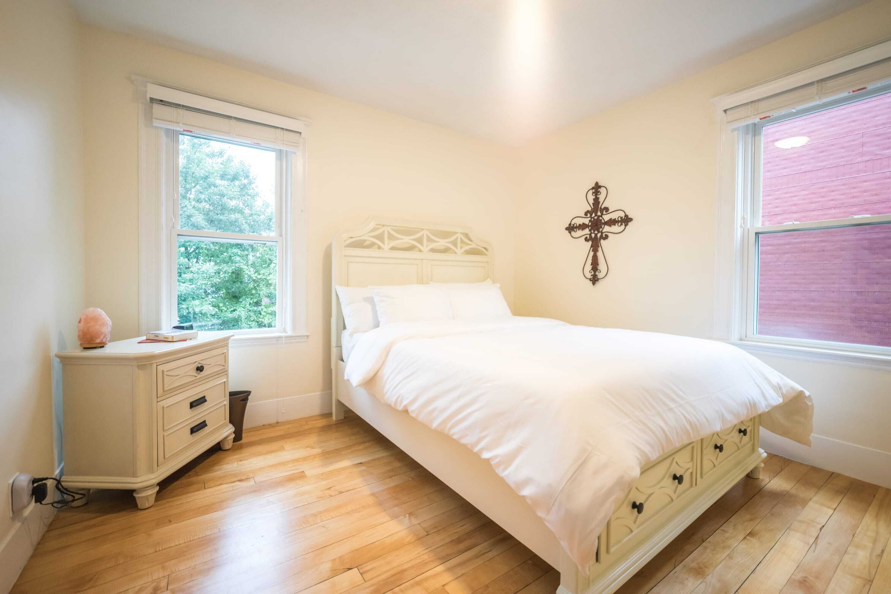 3 bedrooms, iron/ironing board, travel crib, free WiFi