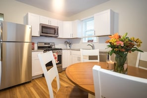 Fridge, microwave, stovetop, dishwasher