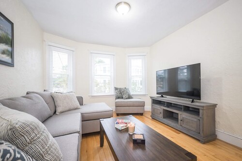 Modern 3BR in Historic Brighton Free Parking + Walk to Boston Landing