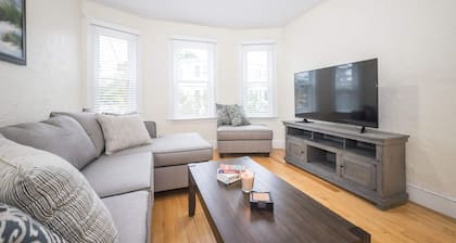 Modern 3BR in Historic Brighton Free Parking + Walk to Boston Landing