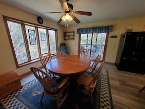 Dining - Owls Nest-Lakefront-Private Wooded Setting Sleeps 16 (Garfield)