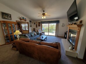 TV, fireplace, DVD player, foosball - Owls Nest-Lakefront-Private Wooded Setting Sleeps 16 (Garfield)