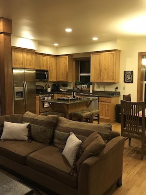 Smart TV, fireplace, DVD player, books