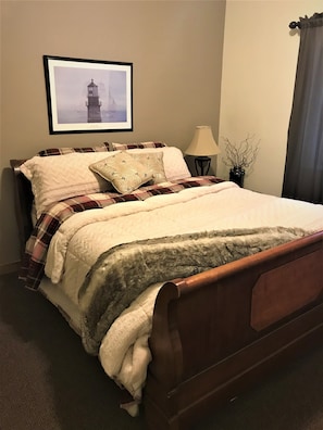 4 bedrooms, desk, free WiFi, bed sheets