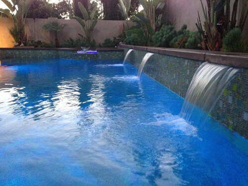 VACATION HOME HAVE POOL & SPA / NEAR TO BEACHES-DISNEYLAND.
