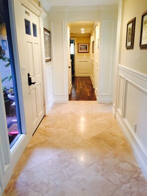 المنشأة من الداخل