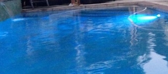 PISCINA DE AGUA SALADA Y SPA INICIO / MÁS CERCA DE LAS PLAYAS- DISNEYLAND. Parrilla / Wifi gratis.