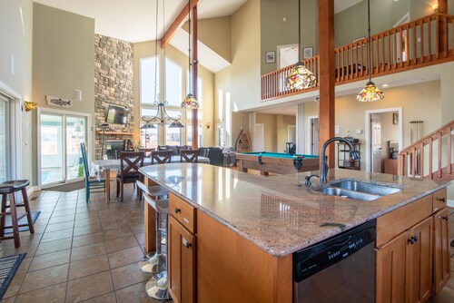 Private Indoor Swim Pool,Hot Tub, Free Golf & Mini Golf, Tennis, Fire Pit