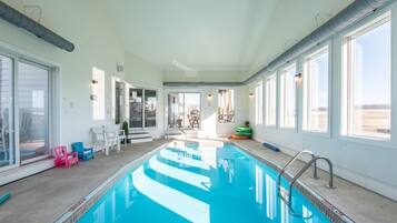 Alberca techada y alberca climatizada