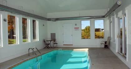Private Indoor Swim Pool,Hot Tub, Free Golf & Mini Golf, Tennis, Fire Pit