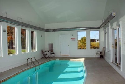 Private Indoor Swim Pool,Hot Tub, Free Golf & Mini Golf, Tennis, Fire Pit