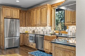 Refrigerador, microondas, horno, placa de cocina