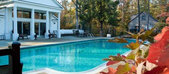 Private Country Retreat with Swimming Pool 