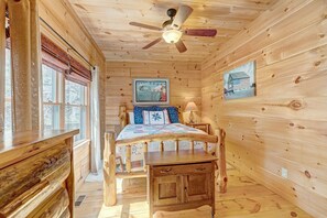 3 bedrooms, iron/ironing board, internet, bed sheets