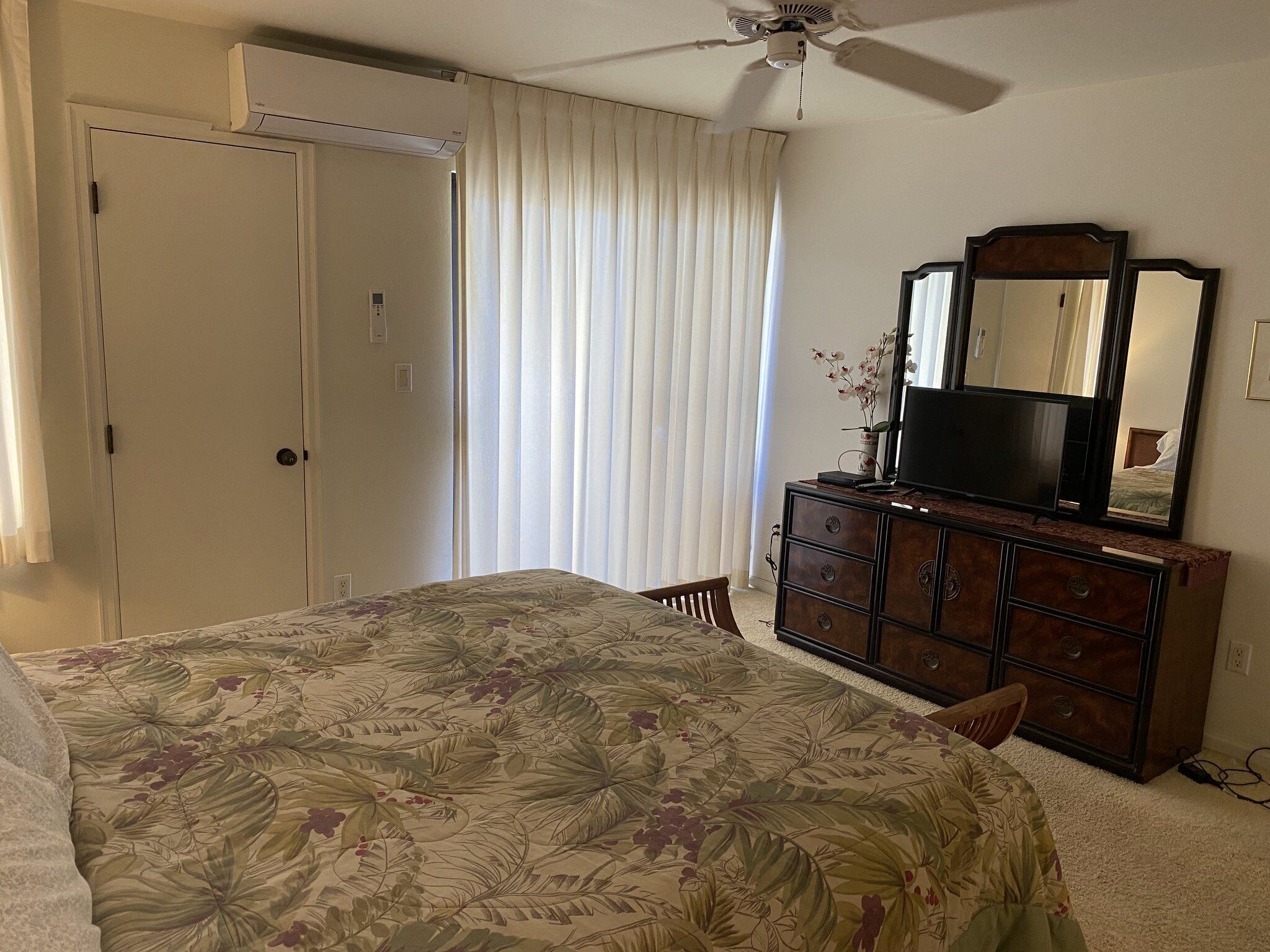 2 bedrooms, in-room safe, iron/ironing board, WiFi