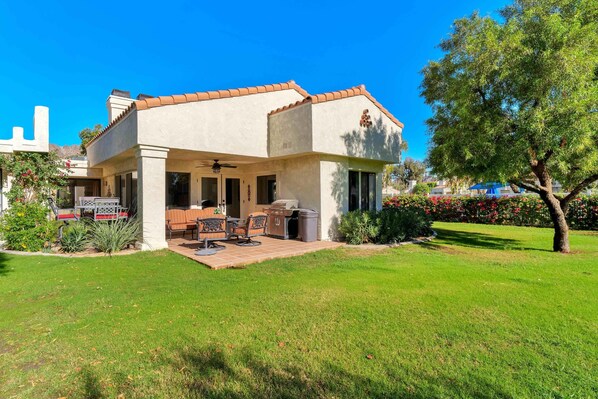 Outdoor dining - Villa Rosa | 3BR Santa Rosa Cove (La Quinta)