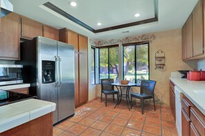 Coffee/tea maker, fridge, microwave, oven - Villa Rosa | 3BR Santa Rosa Cove (La Quinta)