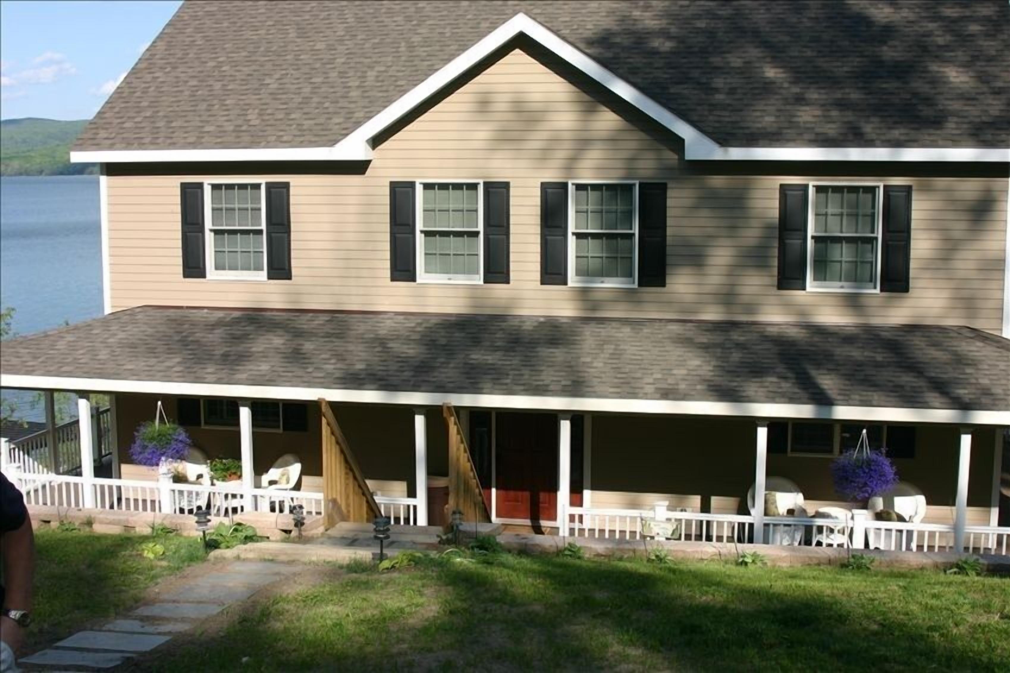 5BR/4BA on Otsego Lake W outdoor kitchen, Dock/Luxury Amenities 3300 sq.ft.