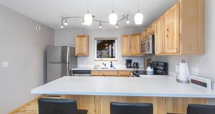 Driftwood Suites - WhiteCap Suite (#2)