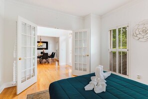 5 bedrooms, desk, iron/ironing board, WiFi