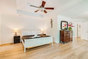 5 bedrooms, desk, iron/ironing board, WiFi - Pool oasis with workspace, sleeps 10 (Conyers)