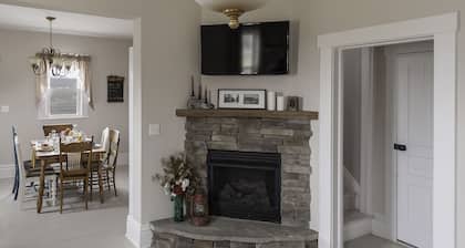 Unwind and Relax at Vineyard with Hot Tub and Massage On Site!