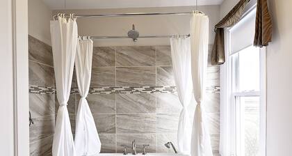 Unwind and Relax at Vineyard with Hot Tub and Massage On Site!