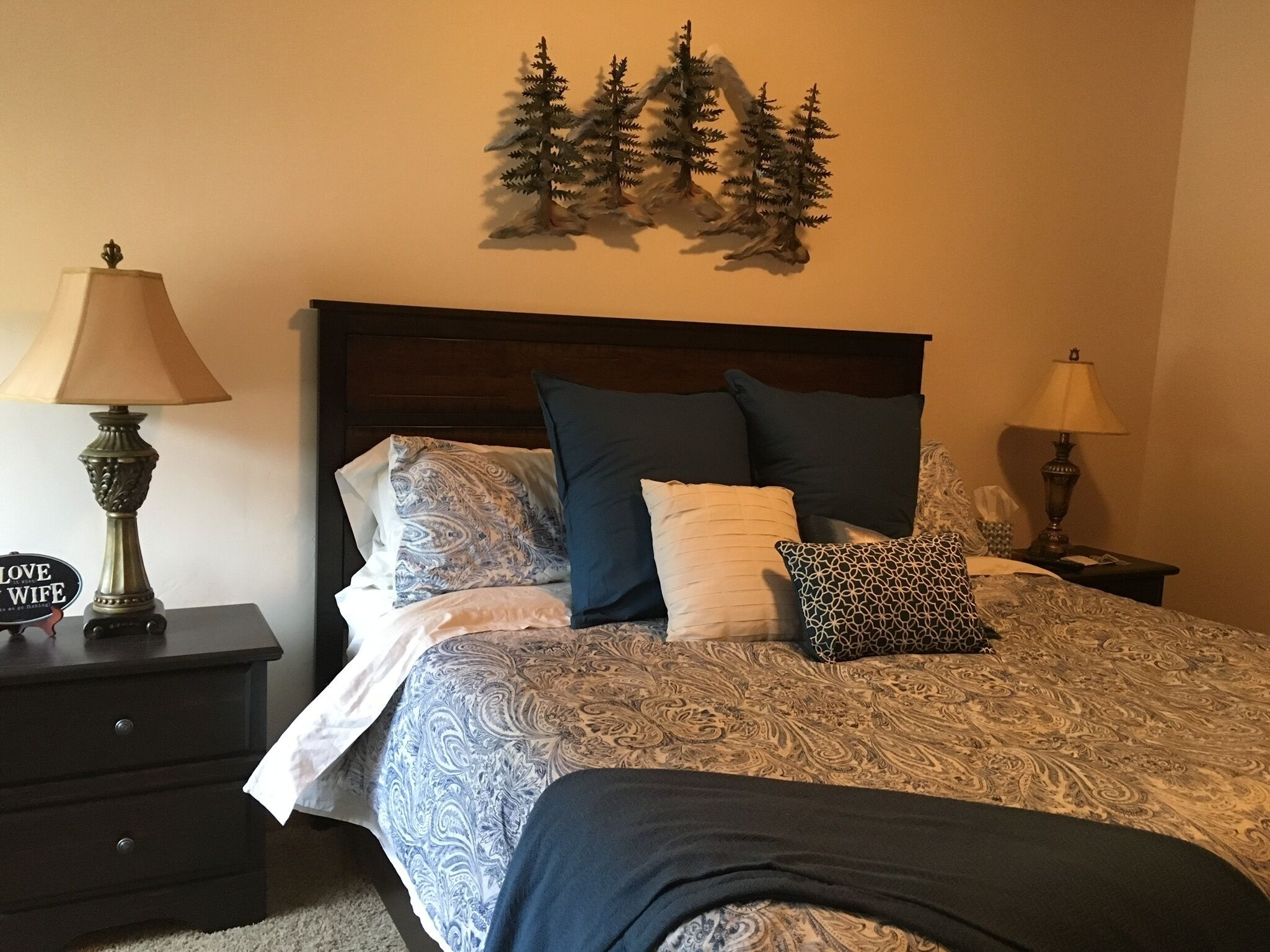 3 عدّة غرف نوم وواي فاي وملاءات أسرّة