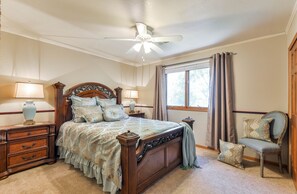 5 bedrooms, desk, iron/ironing board, travel cot