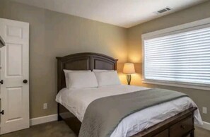 3 chambres, fer et planche à repasser, Wi-Fi gratuit, draps fournis