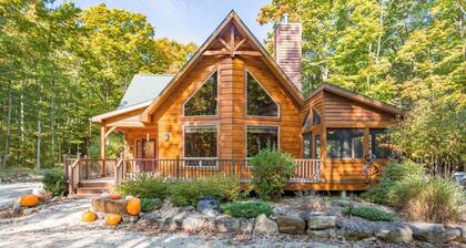 Immaculate 3 Bed / 2. 5 kylpyammeella käsinhakattu hirsimökki, joka sijaitsee metsäsatamassa, munasatamassa