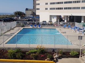 室內泳池、室外泳池