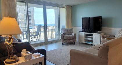 ⛱️SPRING has SPRUNG at the QUAY! Enjoy RATES AS LOW AS $99/Night Now through MAY