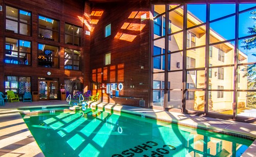 Brian Head Penthouse South, Pool-Hotub, Ski-i/o, 3 Masters, Play lofts, Sleep 14