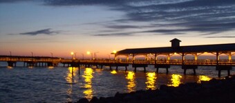 Condo au rez-de-chaussée 1BR avec véranda grillagée! à quelques pas de la piscine!