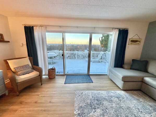 Smart TV, DVD player - North OC Oceanfront Condo. Big deck. Entire 1st floor. fully remodeled in 2025. (Ocean City)