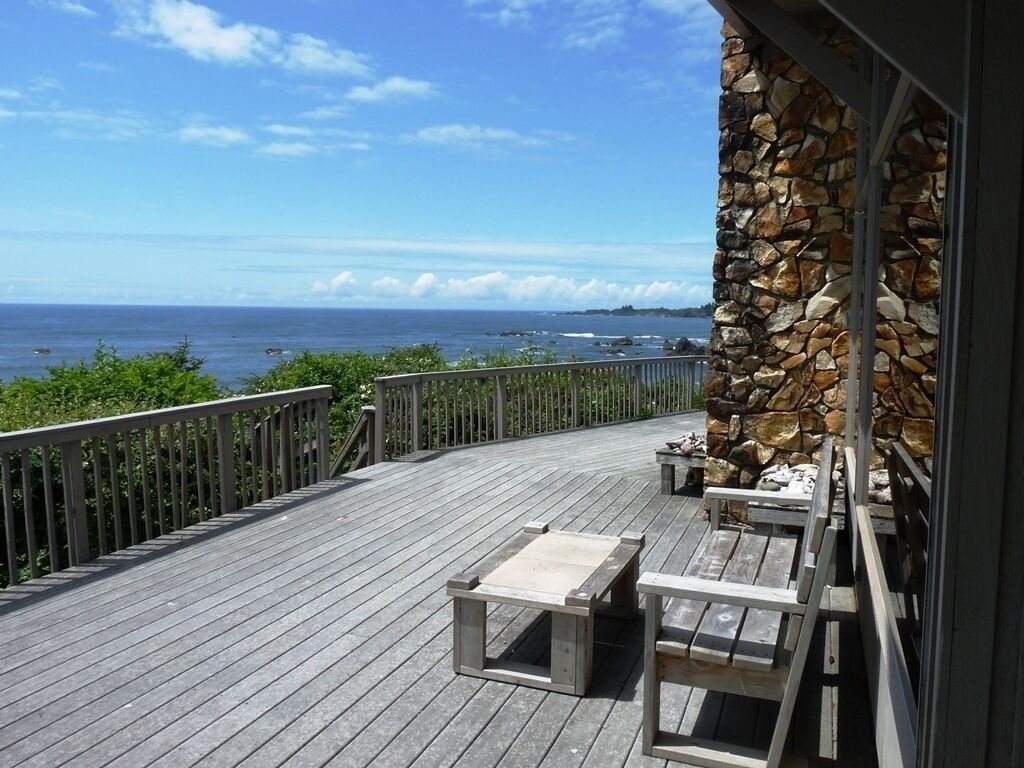Gorgeous View Oceanfront with stairs to Beach
