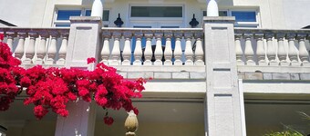 Million Dollard View Private 2 Bedroom Garden Suite