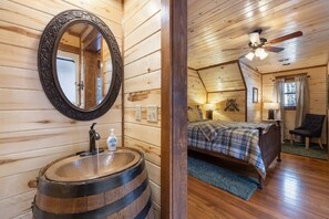 4 chambres, fer et planche à repasser, Wi-Fi, draps fournis
