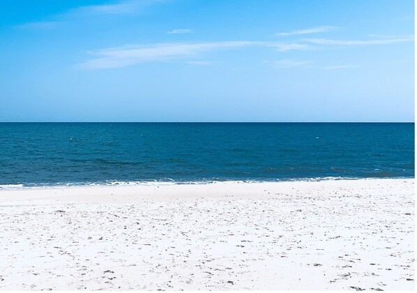 In Strandnähe, Liegestühle, Strandtücher