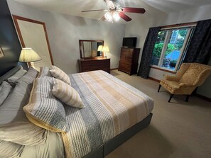 2 chambres, bureau, fer et planche à repasser, accès au Wi-Fi (inclus)