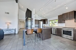 Fridge, microwave, oven, dishwasher - Ohana Upper Level (3 bedroom / 3 bath) (Carlsbad)