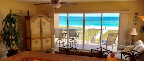 Smart TV, reproductor de DVD, libros y estéreo