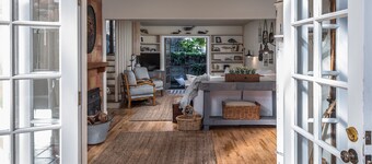 Solrike side av gaten