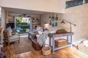 Smart-tv, boeken en een stereo