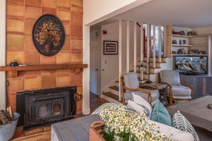 Smart-tv, boeken en een stereo