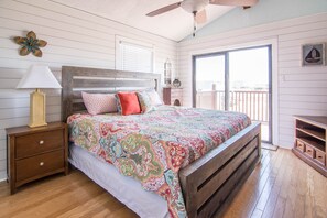 3 slaapkamers, een strijkplank/strijkijzer, gratis wifi, beddengoed