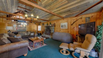 Smart-TV, Kamin, Bücher